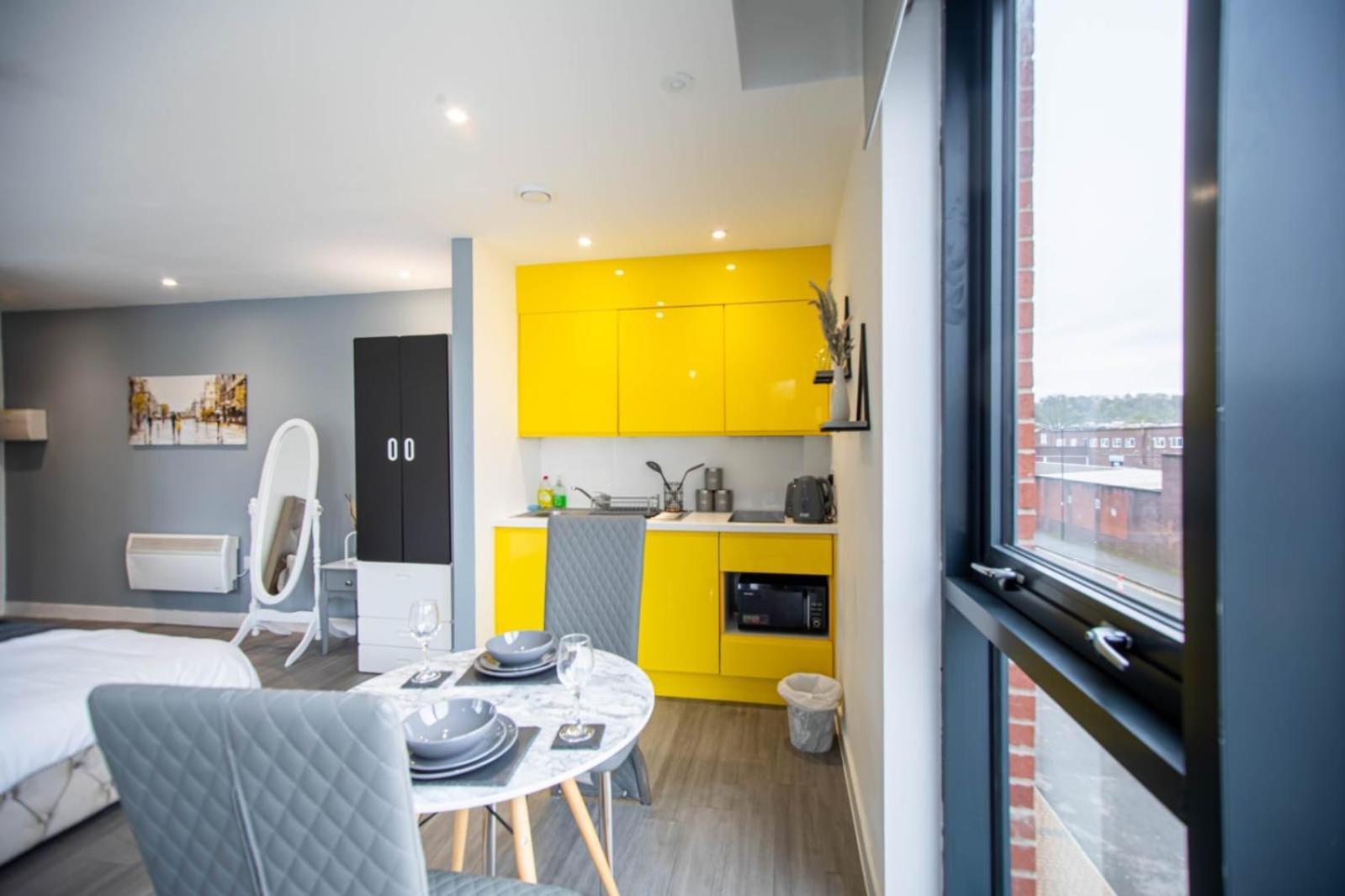 Excellent Studio Balcony Apartment In 셰필드 외부 사진